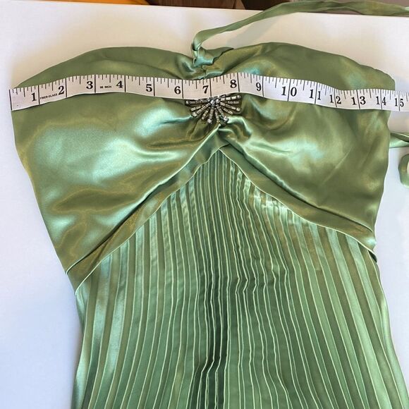 Betsy & Adam Apple Green Pleated Gown Size 2 - Picture 12 of 16